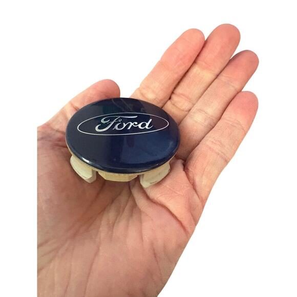 Ford Fusion Center Cap - Picture 5 of 6